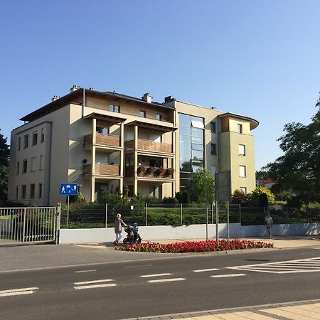 Apartament Pod Sosnami Ustka Exterior foto